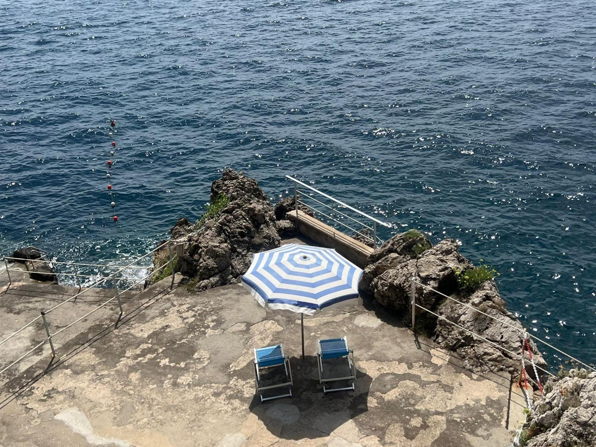 Appartamento Di Raphael Con Discesa Privata Al Mare Amalfi Eksteriør bilde